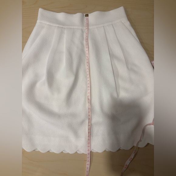 Club Monaco White Scalloped Hem Mini Skirt | Size 00 - Picture 9 of 9